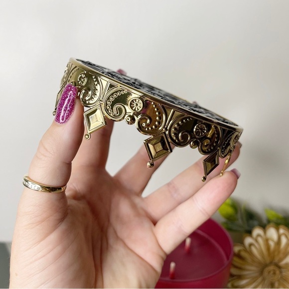 Bath and Body Works Everlasting Magic 3 Wick Candle with Crown Lid Nwt - Picture 4 of 9